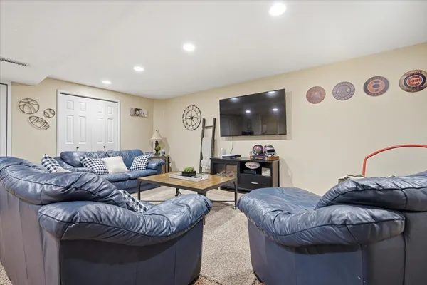 $355,000 | 22 Long Cove Court, Bloomington, IL 61704