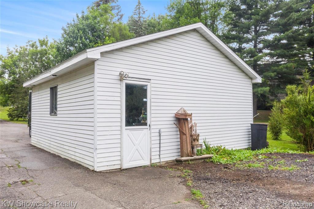 6150 Bullard Road Fenton, MI 48430 - Photo 10 of 59