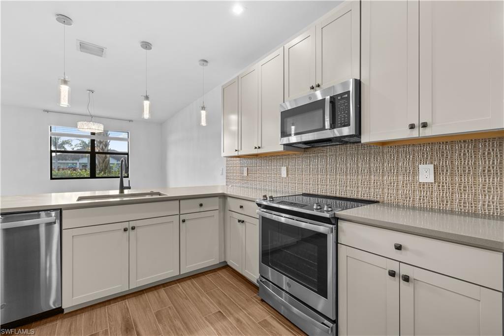 7548 Carnegie Way Naples, FL 34119 - Photo 4 of 20 Kitchen