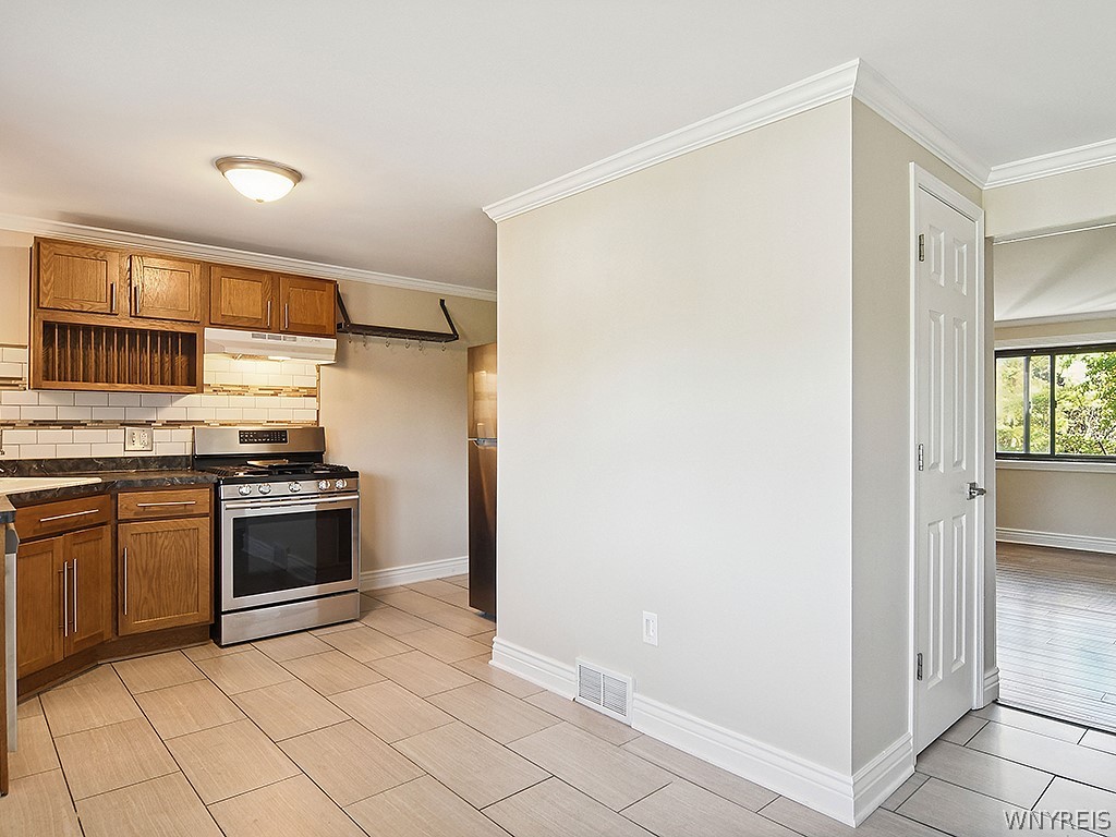 1689 Orchard Park Road West Seneca, NY 14224 - Photo 6 of 27