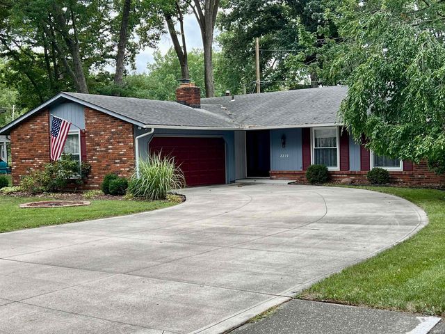 $247,000 | 2219 Lakeland Lane, Fort Wayne, IN 46815