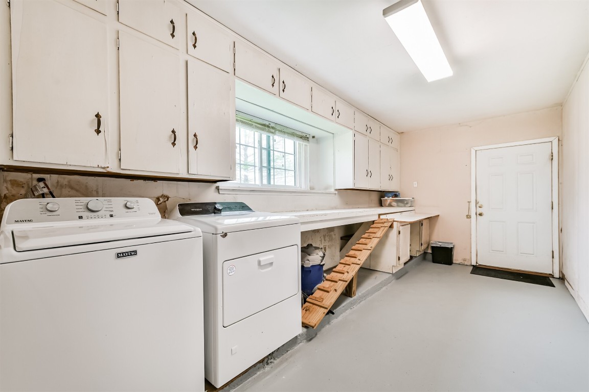 823 Townley Street Channelview, TX 77530 - Photo 25 of 29 a utility room with dryer and washer