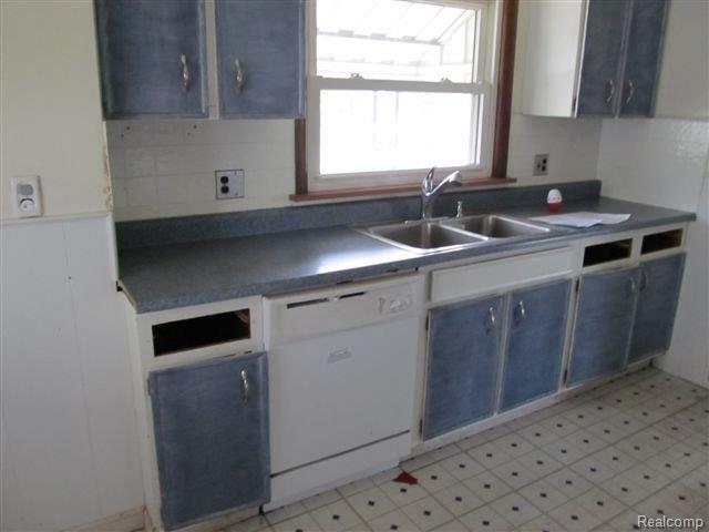 17787 Reno Street Riverview, MI 48193 - Photo 18 of 28 261-848620 kitchen.JPG