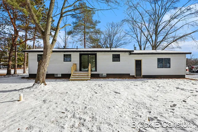 $299,900 | 945 Van Eyck Street, Muskegon, MI 49442