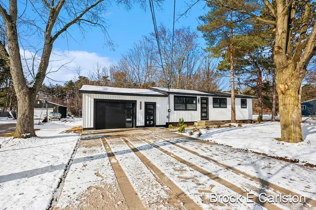 $299,900 | 945 Van Eyck Street, Muskegon, MI 49442