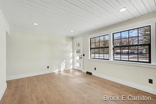 $299,900 | 945 Van Eyck Street, Muskegon, MI 49442