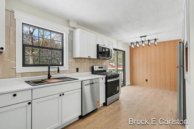 $299,900 | 945 Van Eyck Street, Muskegon, MI 49442