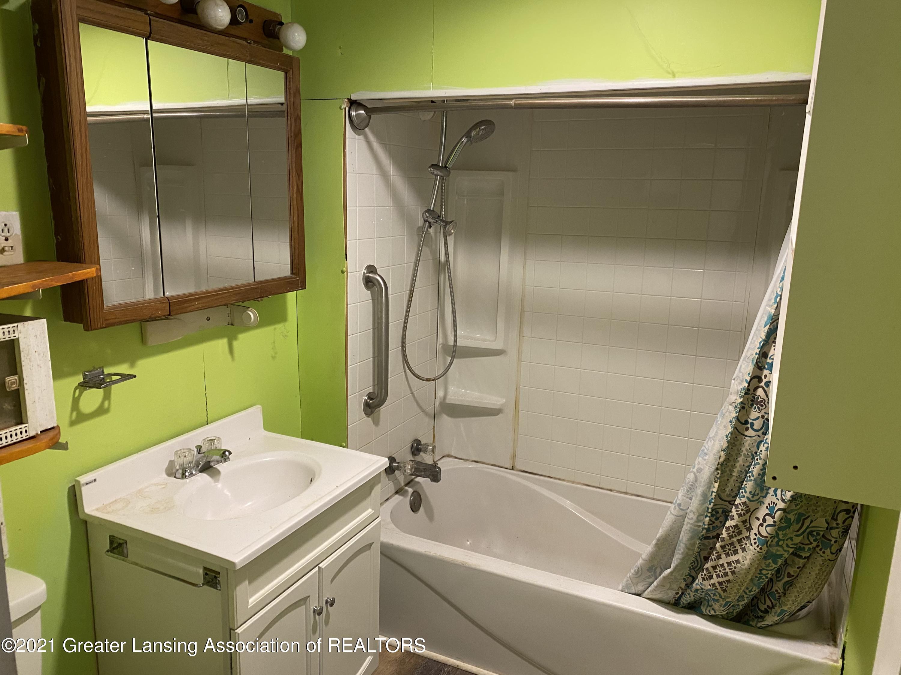 7719 Tucker Road Eaton Rapids, MI 48827 - Photo 11 of 22 Bathroom