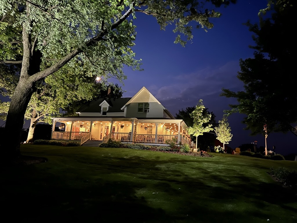 40W639 Russell Road Elgin, IL 60124 - Photo 4 of 59 a view of an outdoor space and a yard