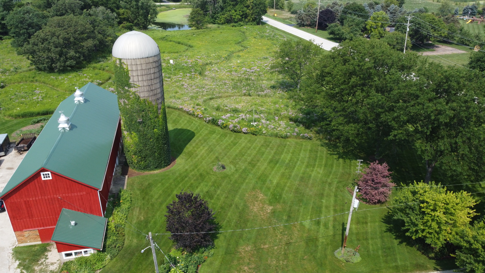 40W639 Russell Road Elgin, IL 60124 - Photo 54 of 59 a view of a garden