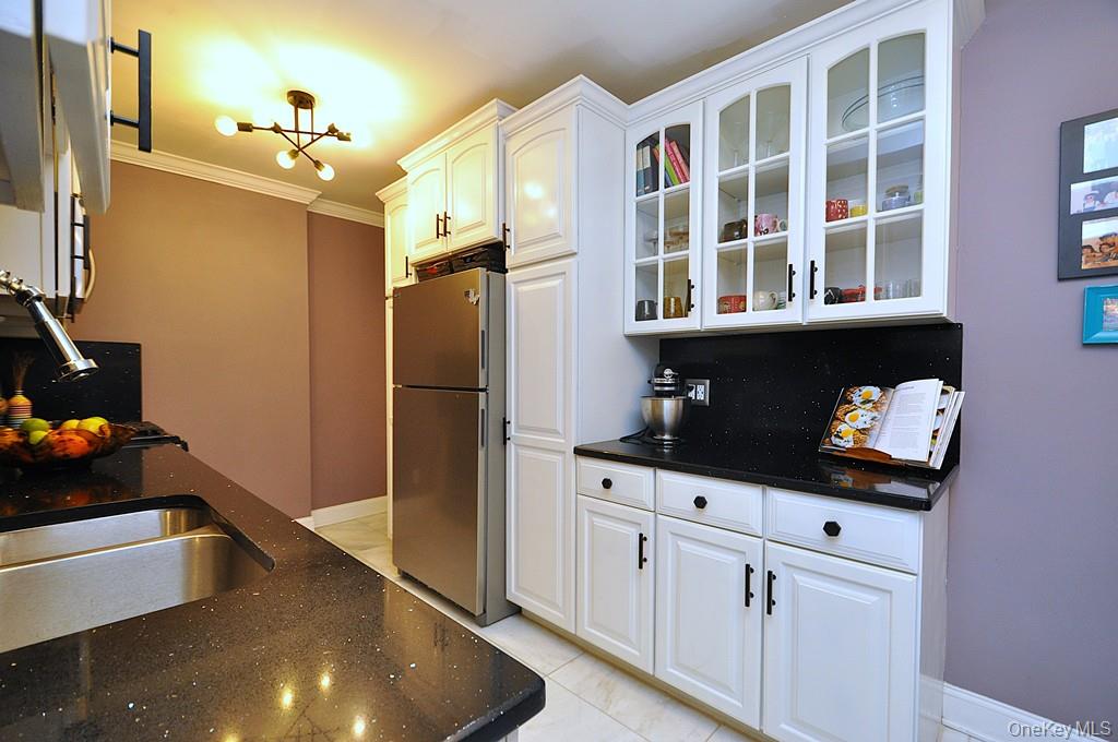 280 Bronxville Road, Unit 4O Bronxville, NY 10708 - Photo 5 of 45