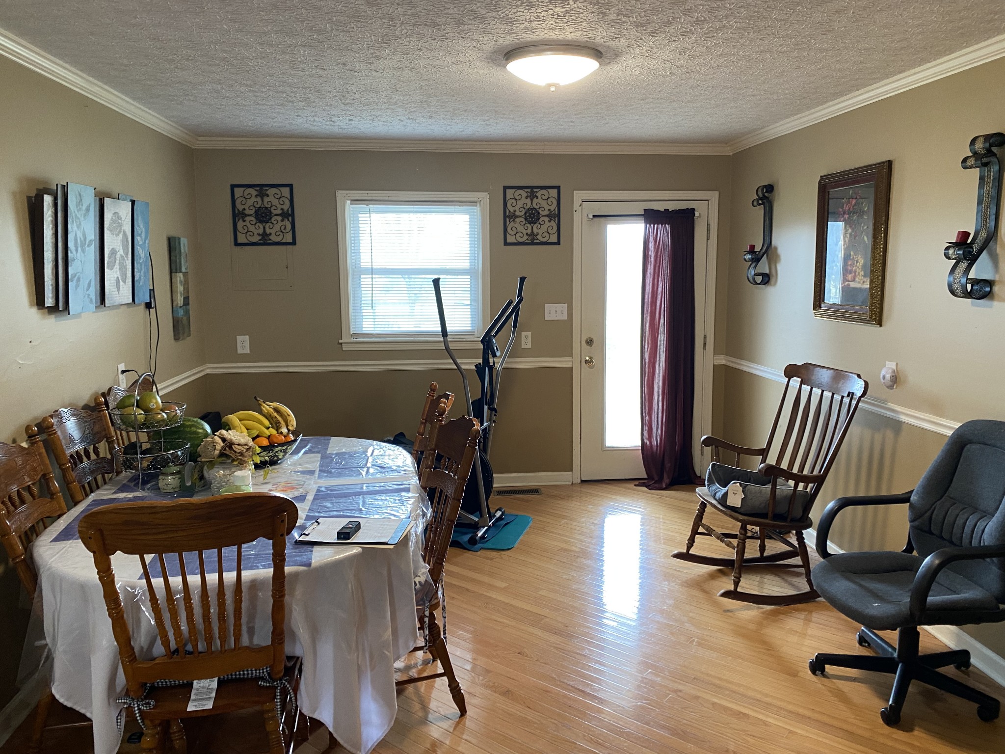 334 Jackson Road Portland, TN 37148 - Photo 4 of 15 a view of a livingroom with furniture and a window
