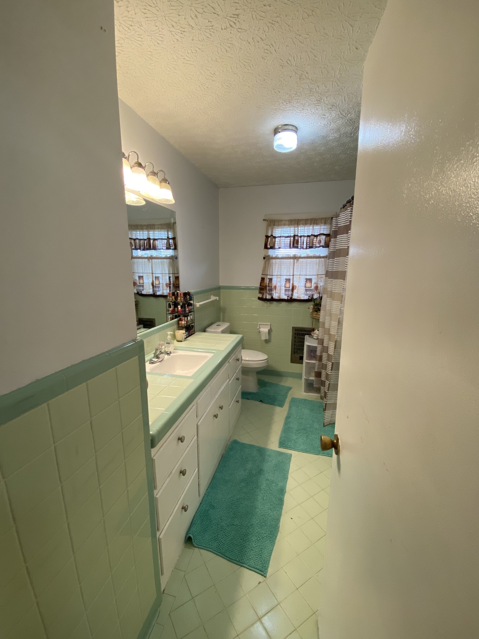 334 Jackson Road Portland, TN 37148 - Photo 9 of 15 a room with a sink and a mirror