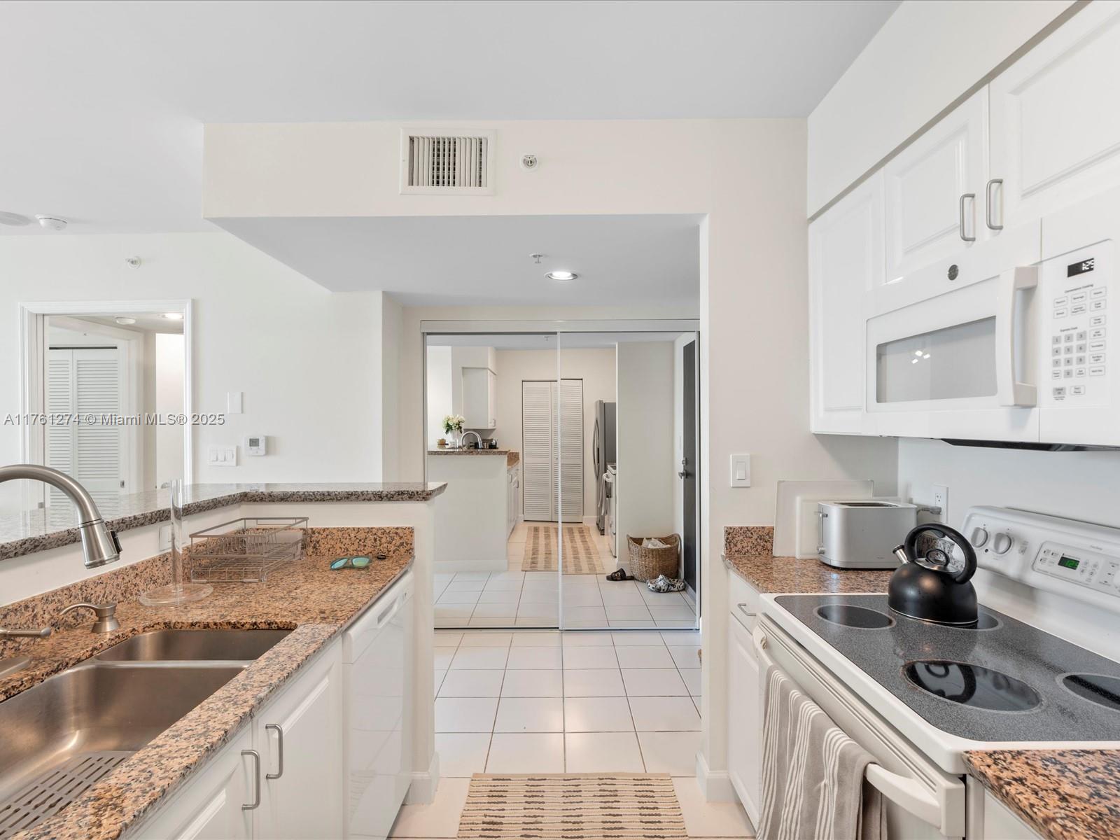 90 Alton Road, Unit 2406 Miami Beach, FL 33139 - Photo 11 of 30 Gallery Image 11
