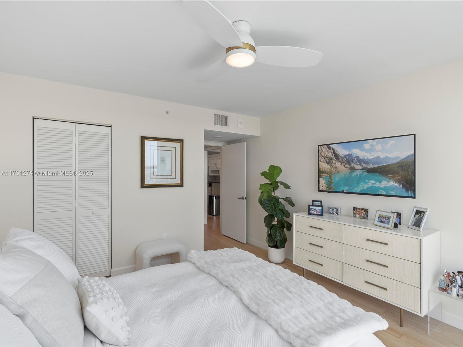 90 Alton Road, Unit 2406 Miami Beach, FL 33139 - Photo 16 of 30 Gallery Image 16