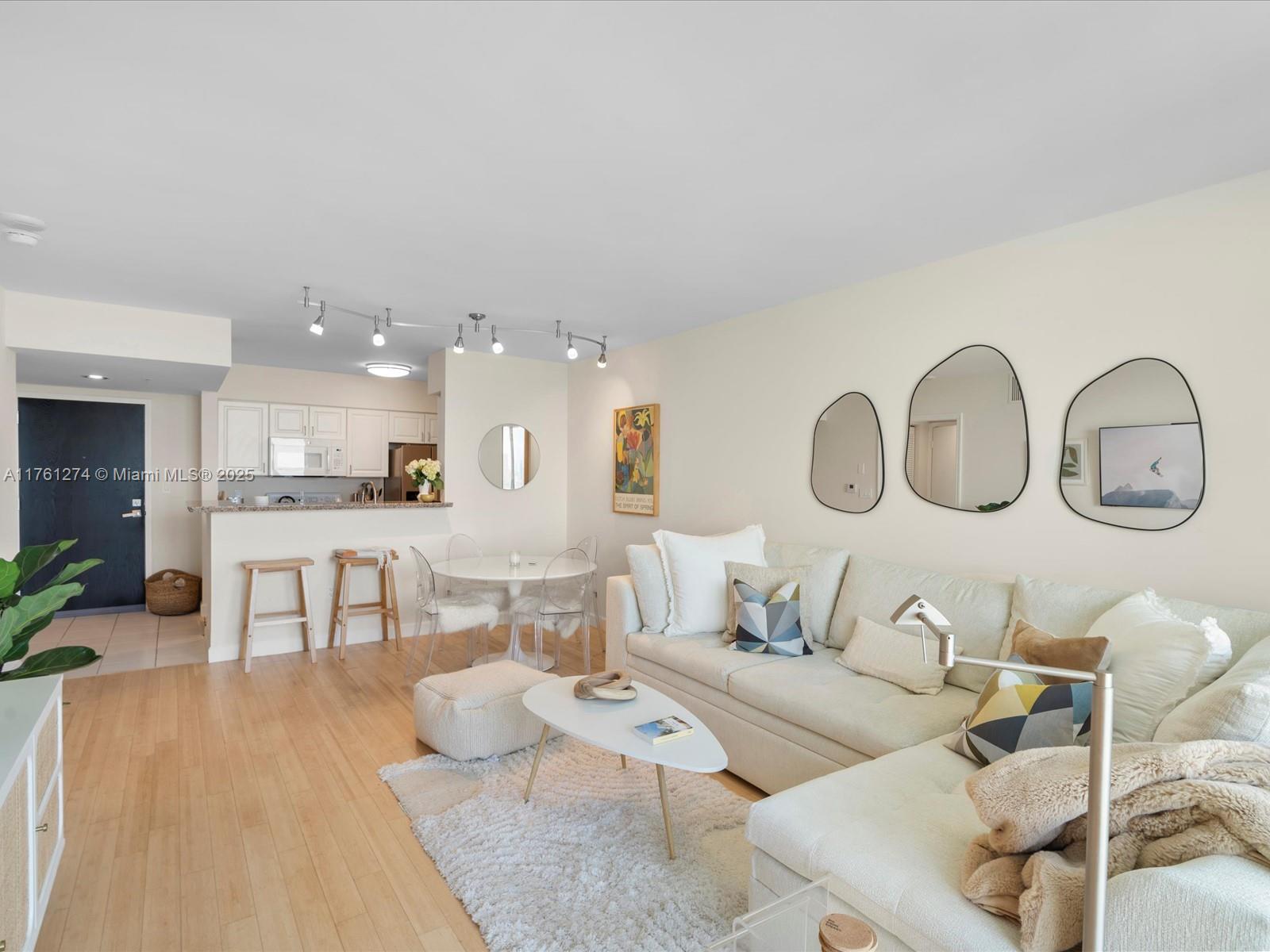 90 Alton Road, Unit 2406 Miami Beach, FL 33139 - Photo 7 of 30 Gallery Image 7