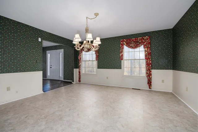 $389,500 | 4715 East Richview Road, Mount Vernon, IL 62864