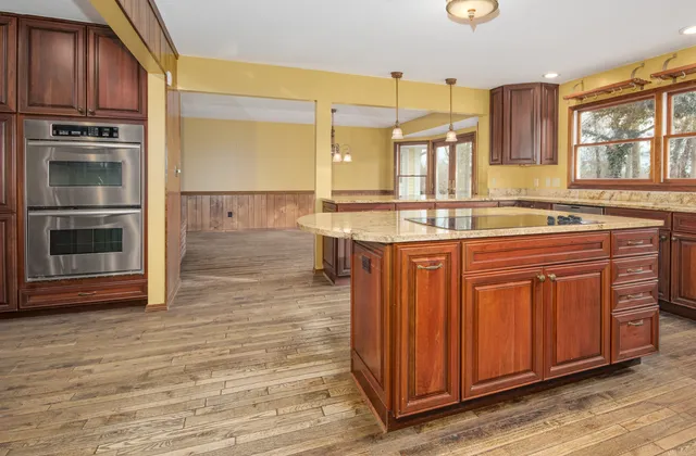 $389,500 | 4715 East Richview Road, Mount Vernon, IL 62864