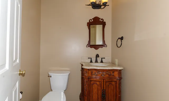 $389,500 | 4715 East Richview Road, Mount Vernon, IL 62864