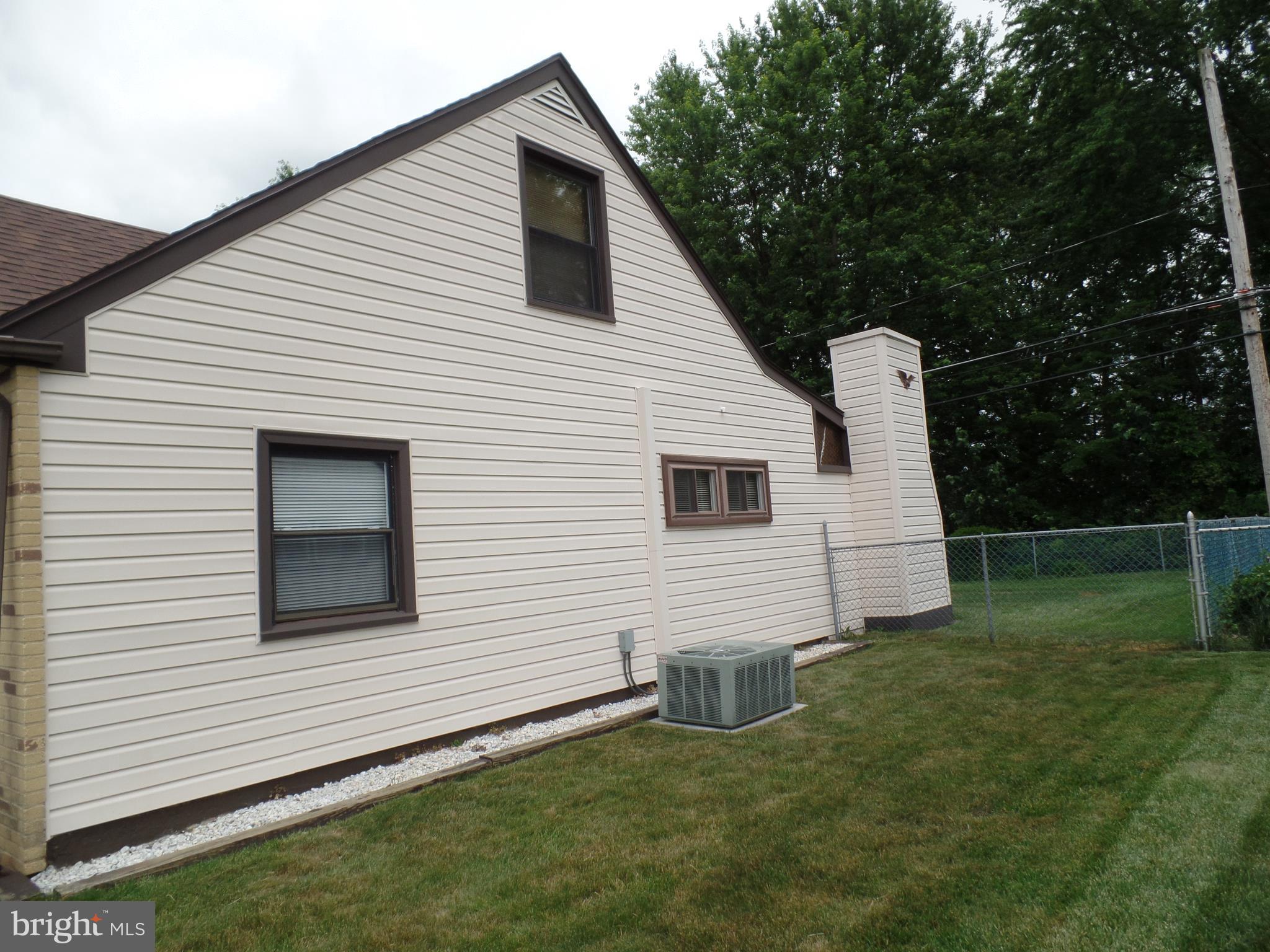 11007 Stevens Road Philadelphia, PA 19116 - Photo 3 of 27 Exterior Side