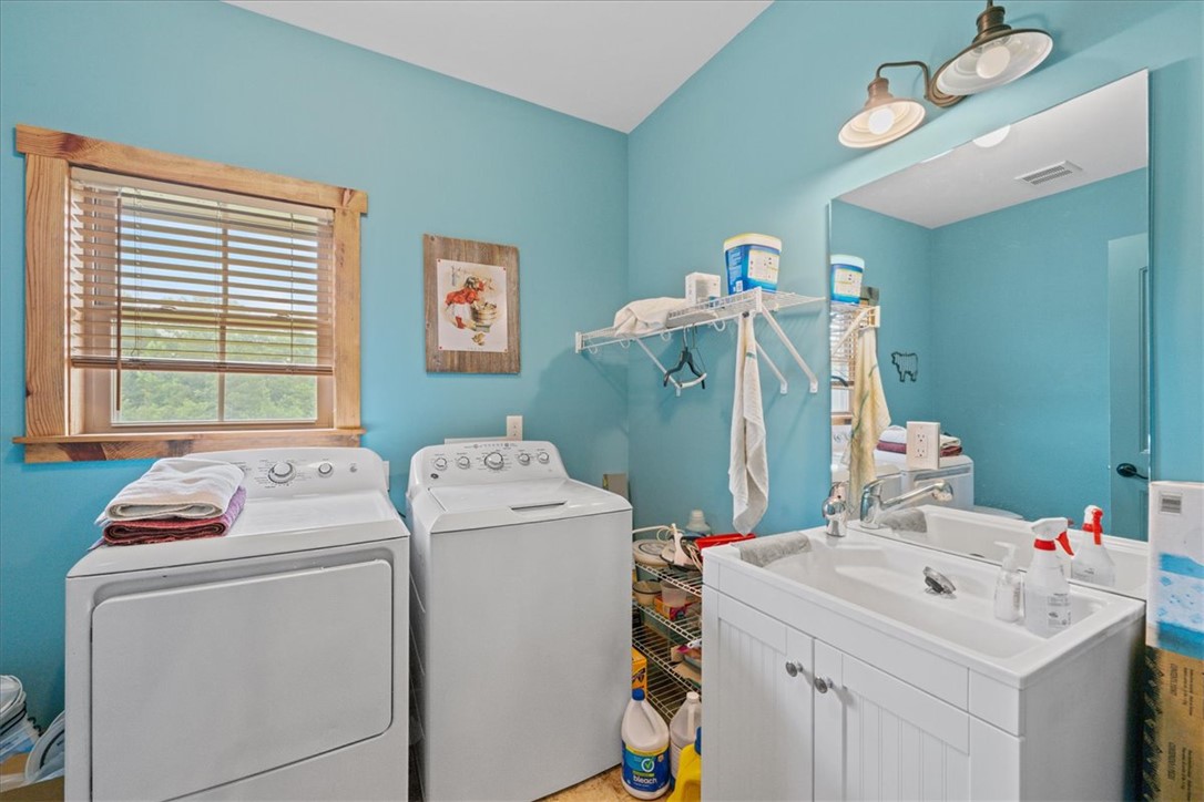 100 Princeton Highway Honea Path, SC 29654 - Photo 21 of 50 Laundry room w/full bath
