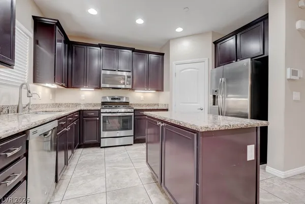 $2,500 | 1067 Fish Pond Avenue, Henderson, NV 89014