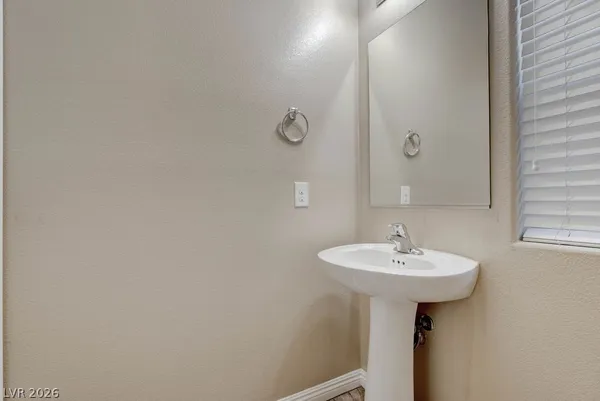 $2,500 | 1067 Fish Pond Avenue, Henderson, NV 89014