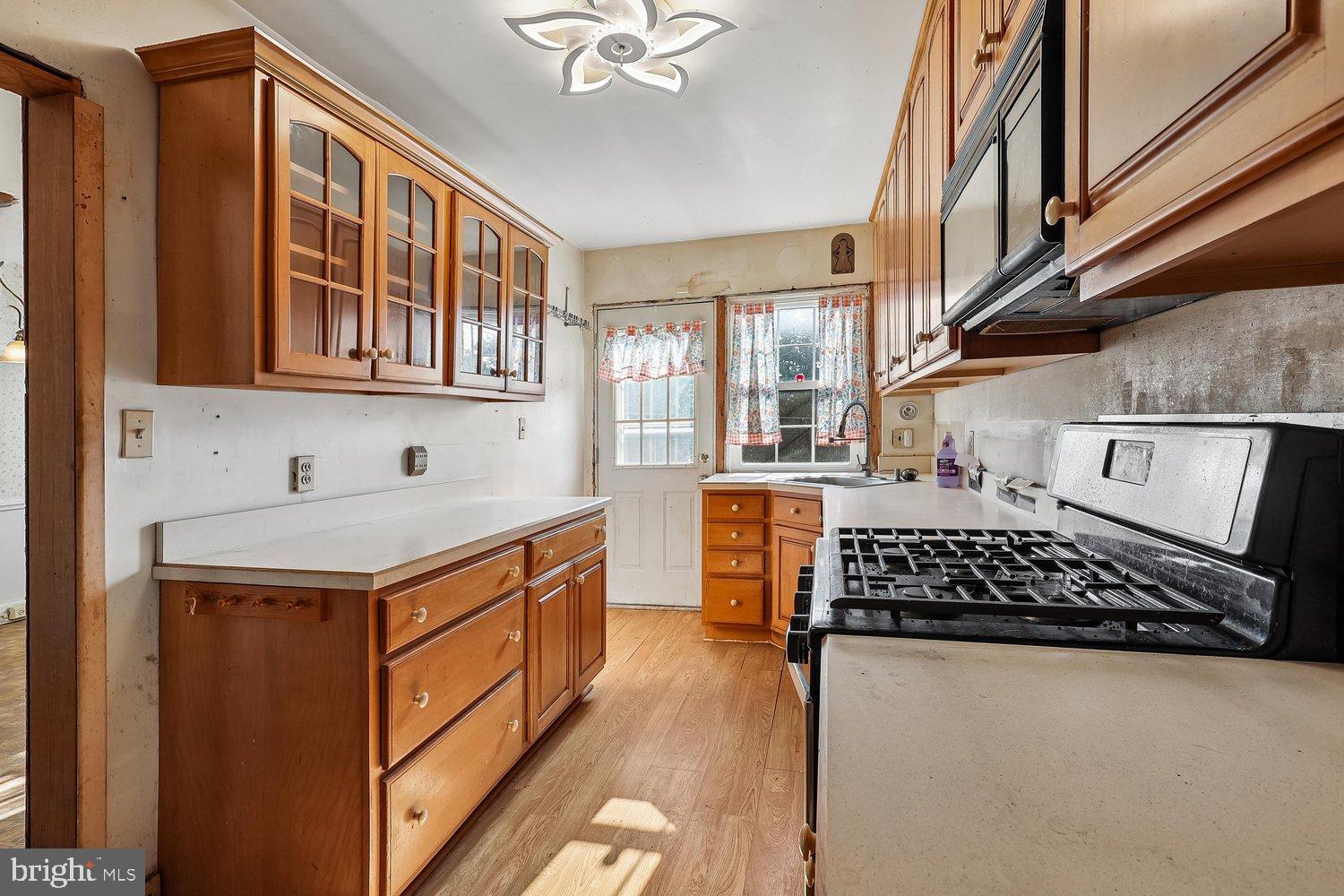 329 Whitfield Road Baltimore, MD 21228 - Photo 15 of 29 Kitchen