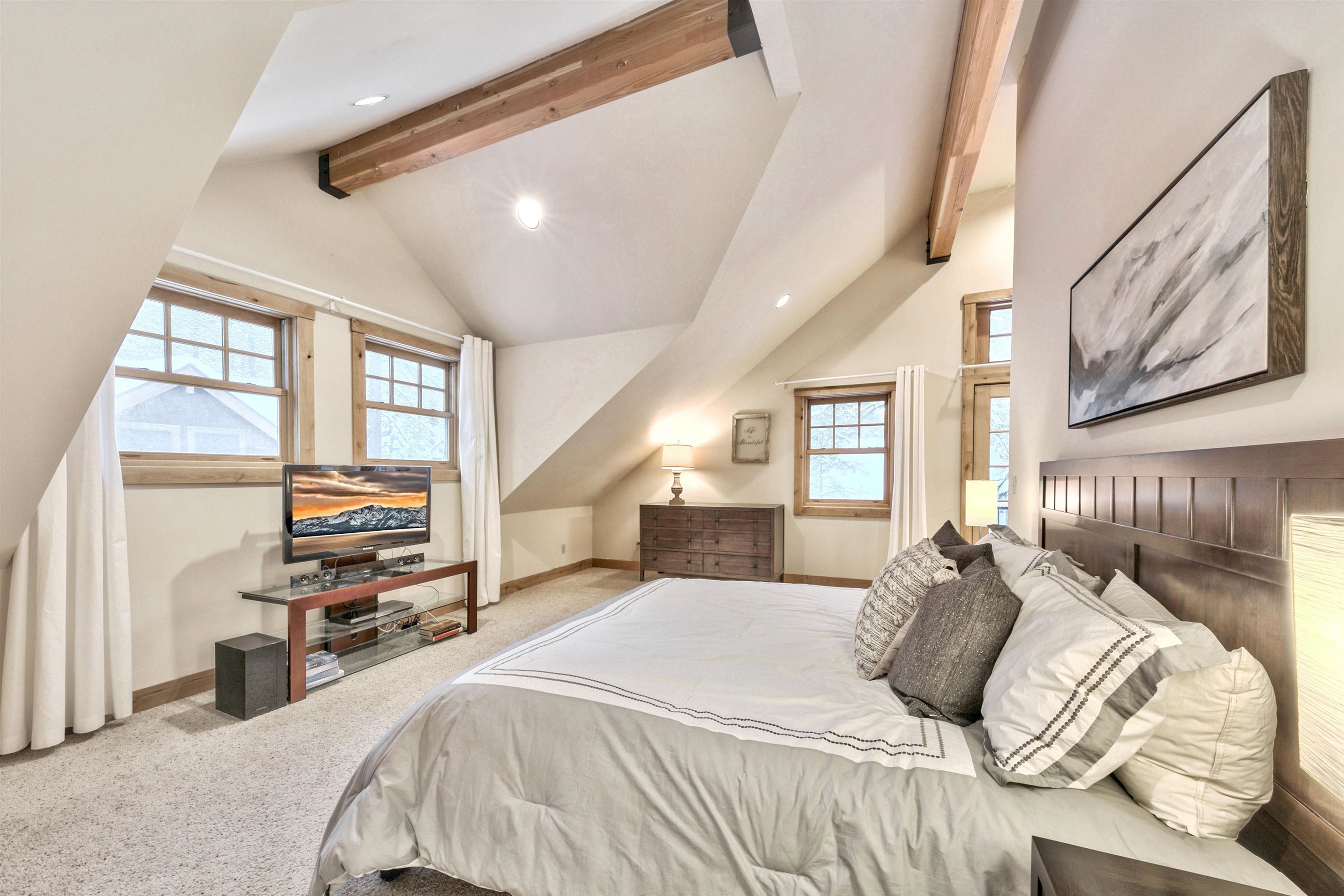 11262 Comstock Drive Truckee, CA 96161 - Photo 17 of 21 a bedroom with a large bed and a large window