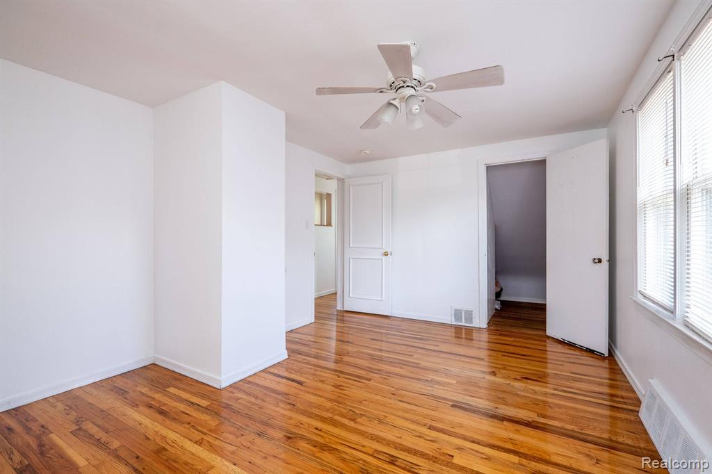 1776 Hampton Road Grosse Pointe Woods, MI 48236 - Photo 27 of 45