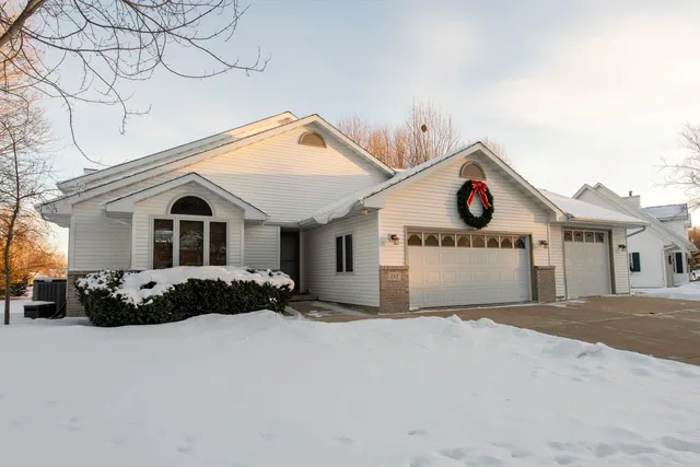 $539,900 | 212 Yarrow Hill Drive, Cottage Grove, WI 53527