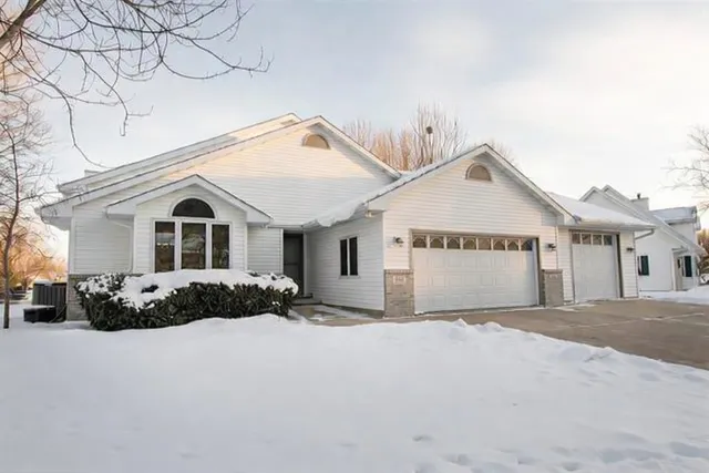 $539,900 | 212 Yarrow Hill Drive, Cottage Grove, WI 53527