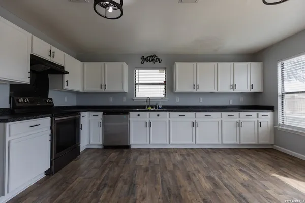 $2,300 | 54 Longleaf Coral, San Antonio, TX 78247