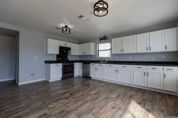 $2,300 | 54 Longleaf Coral, San Antonio, TX 78247