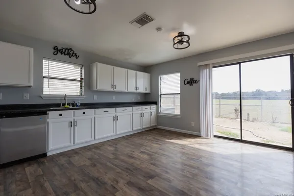 $2,300 | 54 Longleaf Coral, San Antonio, TX 78247