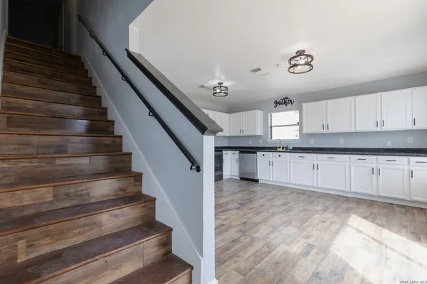 $2,300 | 54 Longleaf Coral, San Antonio, TX 78247