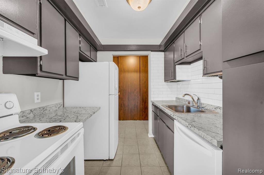 30024 West 12 Mile Road, Unit 23 Farmington Hills, MI 48334 - Photo 5 of 17