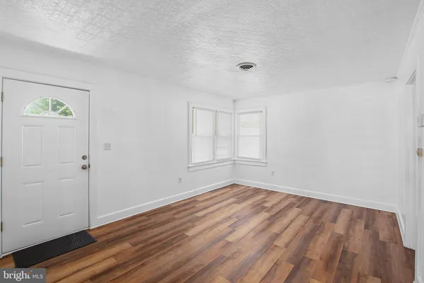 $1,800 | 15 Sycamore Avenue, Easton, MD 21601