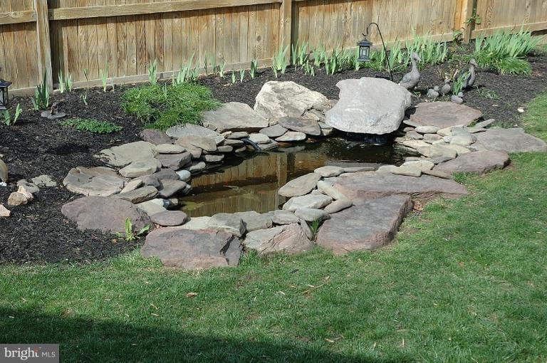 8809 Hayload Court Springfield, VA 22153 - Photo 19 of 20 Back yard