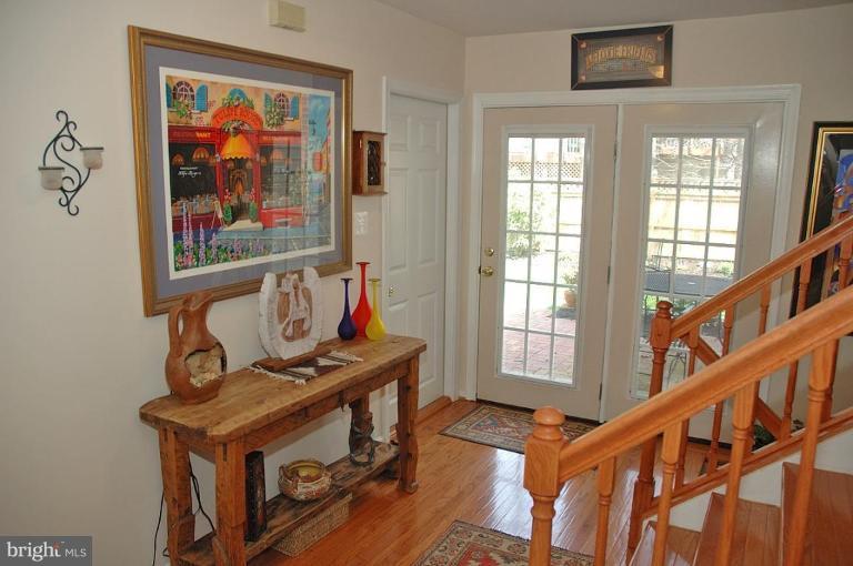 8809 Hayload Court Springfield, VA 22153 - Photo 6 of 20 Entrance / Foyer