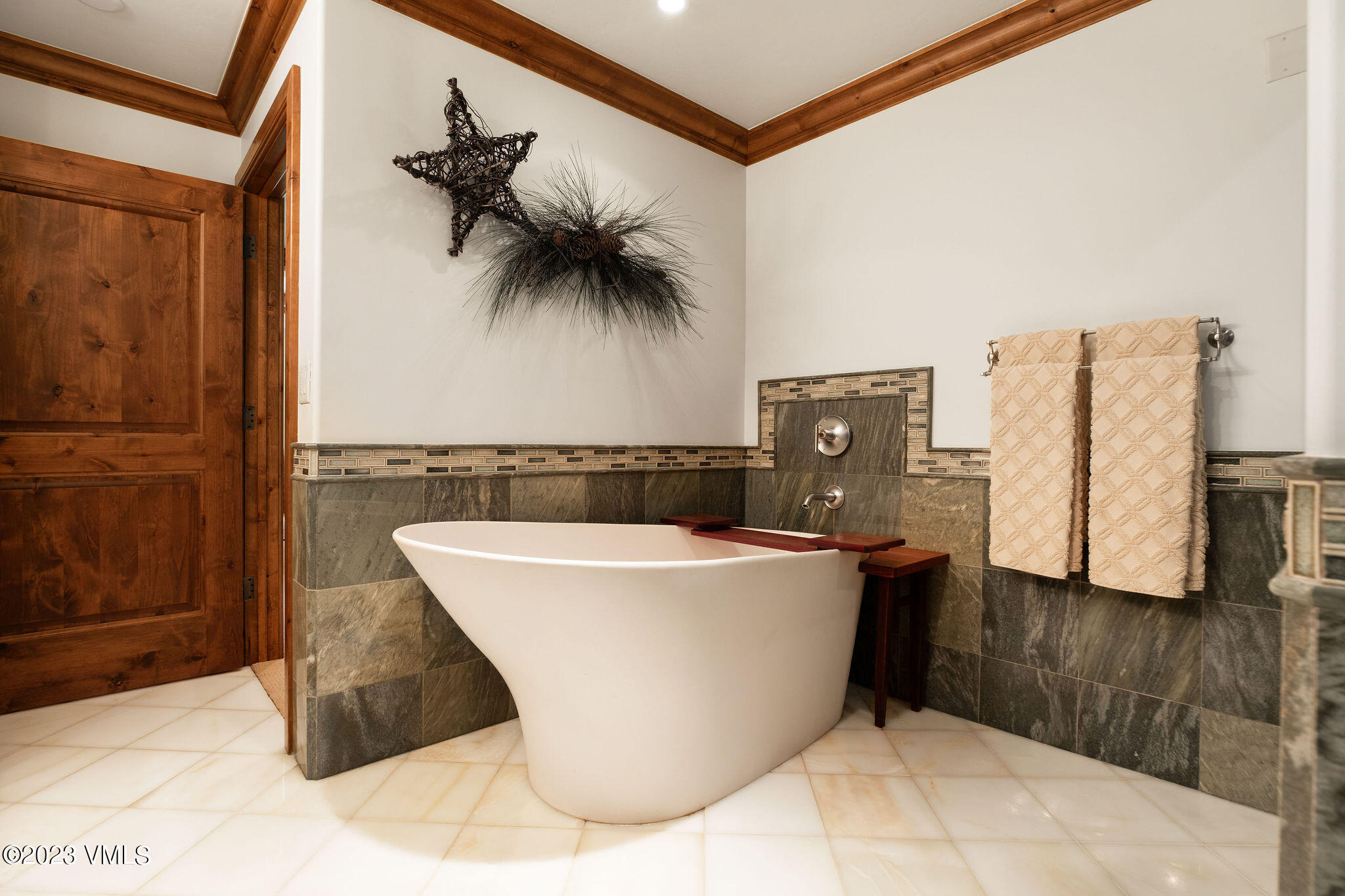434 South Frontage Road East, Unit 202 Vail, CO 81657 - Photo 14 of 25 vail_mtn_view_202_interior_master_bath_b