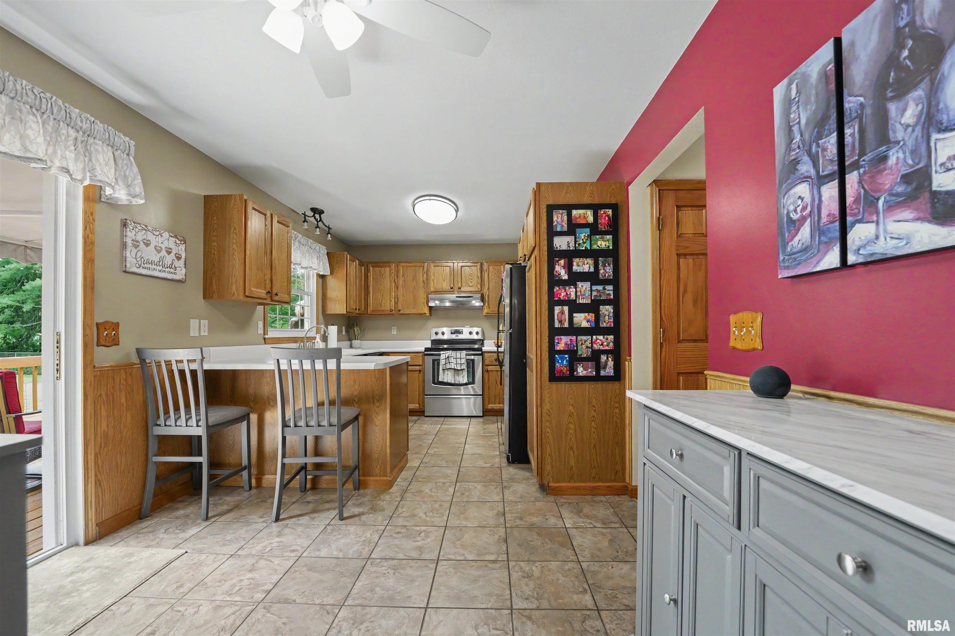 213 Woodlawn Road Lincoln, IL 62656 - Photo 6 of 36