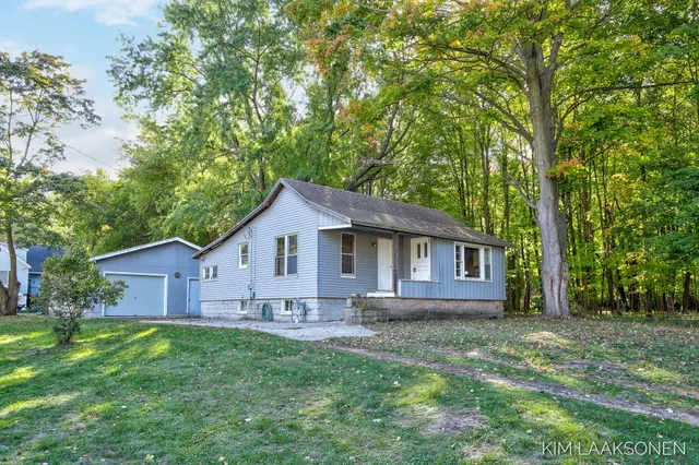 $394,000 | 1340 South Shore Drive, Holland, MI 49423