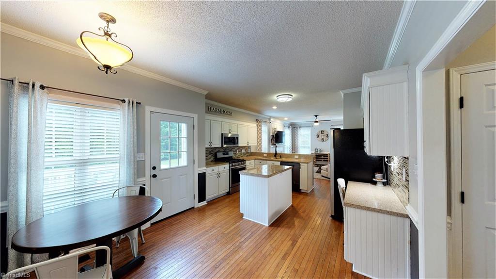 4129 Carroll Ridge Court High Point, NC 27265 - Photo 9 of 30 Gorgeous breakfast/kitchen!