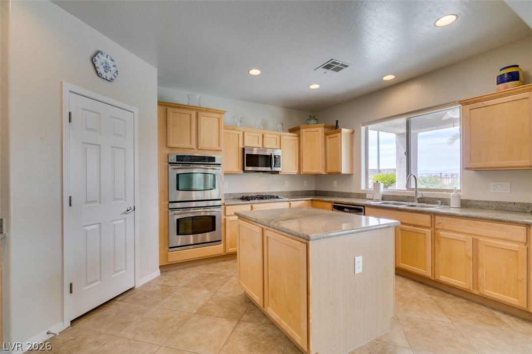 2540 Calanques Terrace Henderson, NV 89044 - Photo 6 of 47 Ample storage