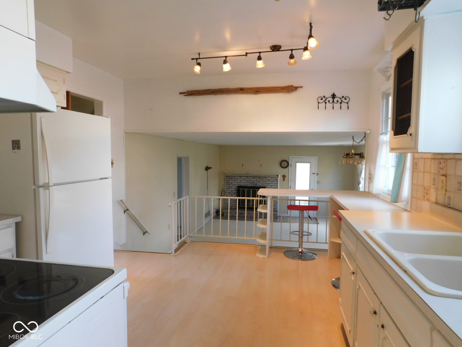 3300 Heritage Road Columbus, IN 47203 - Photo 9 of 34