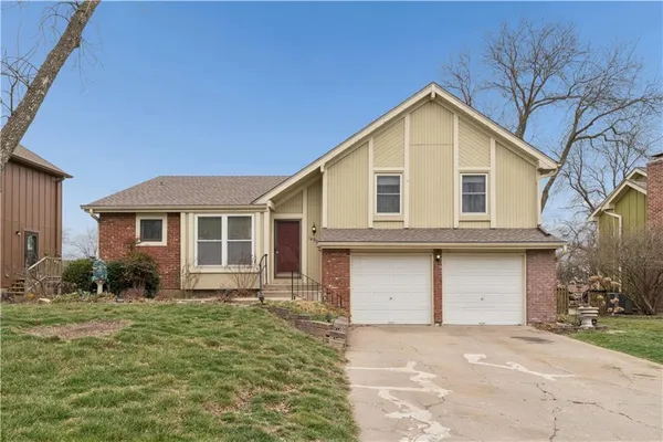 $360,000 | 14906 West 89th Street, Lenexa, KS 66215