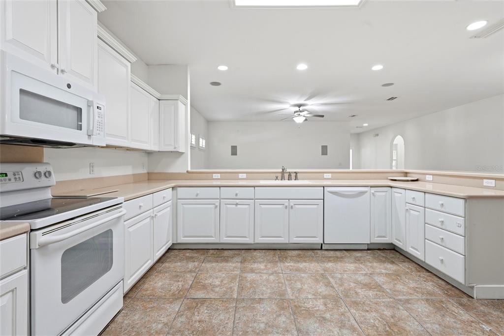 8693 Southwest 76th Place Gainesville, FL 32608 - Photo 15 of 36