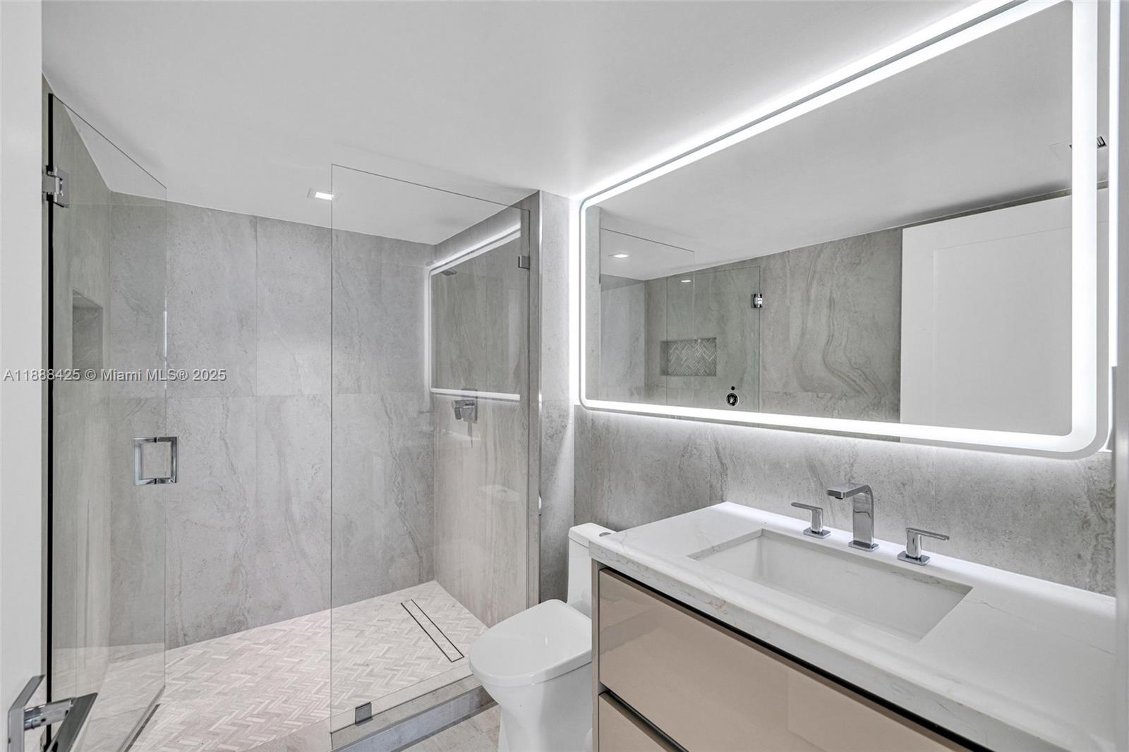 90 Alton Road, Unit 1103 Miami Beach, FL 33139 - Photo 17 of 51