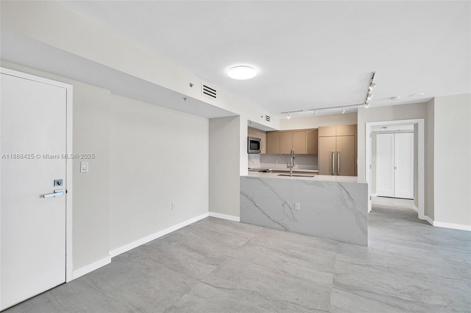 90 Alton Road, Unit 1103 Miami Beach, FL 33139 - Photo 2 of 51